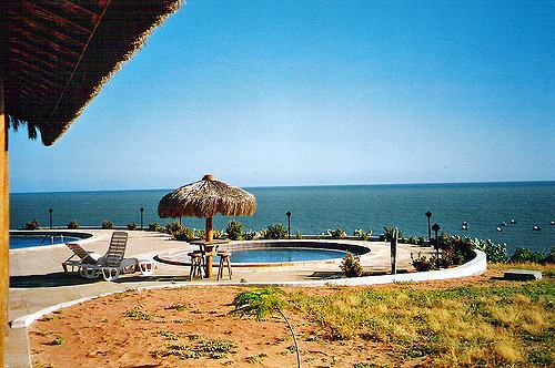 2262452753_a0b37b80b8_z